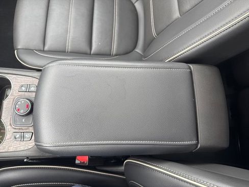 Used 2023 GMC Acadia Denali image 25