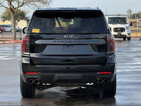 Used 2025 Chevrolet Suburban Z71 image 10