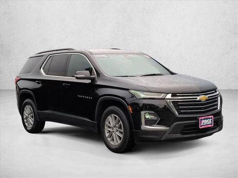 Used 2022 Chevrolet Traverse LT FWD image 3