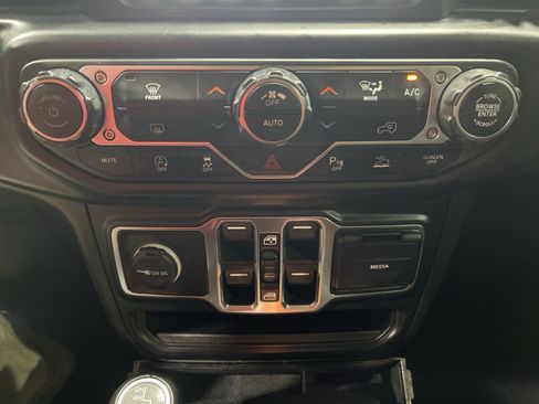 Used 2021 Jeep Gladiator Overland w/ Popular Equipment Package AWD/4WD image 23