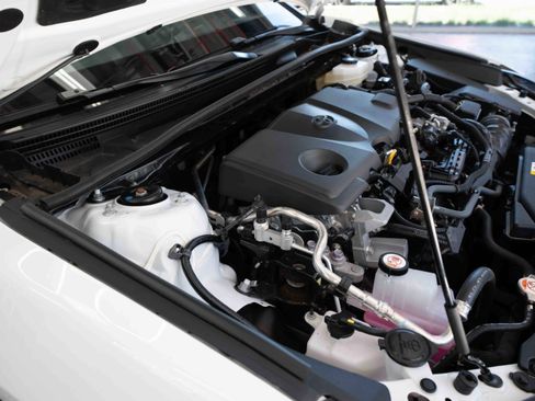 Used 2025 Toyota Camry SE FWD image 31