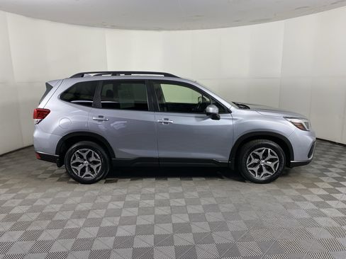 Used 2020 Subaru Forester Premium image 6