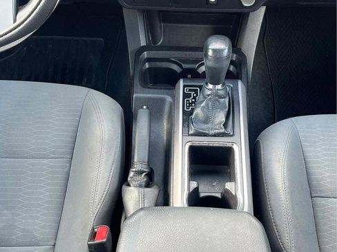 Used 2016 Toyota Tacoma SR5 w/ Towing Package image 18