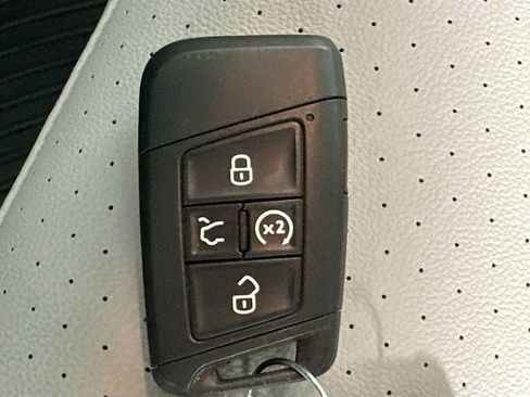 Used 2024 Volkswagen Jetta SE w/ Panoramic Sunroof Package image 17