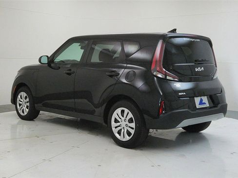 Used 2023 Kia Soul LX image 6