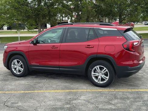 Used 2023 GMC Terrain SLE w/ Driver Convenience Package FWD image 6
