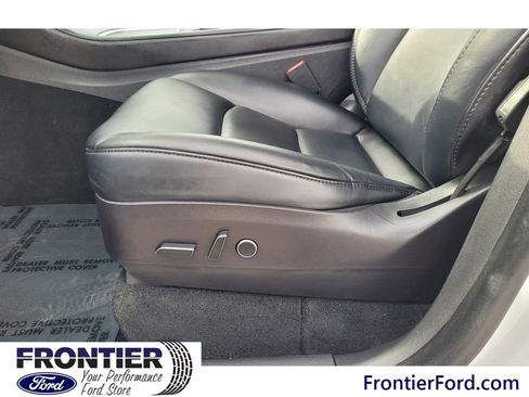 Used 2021 Tesla Model Y Standard Range image 13