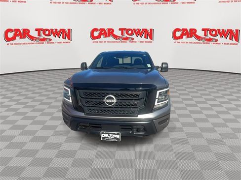 Used 2023 Nissan Titan SV w/ SV Convenience Package image 3