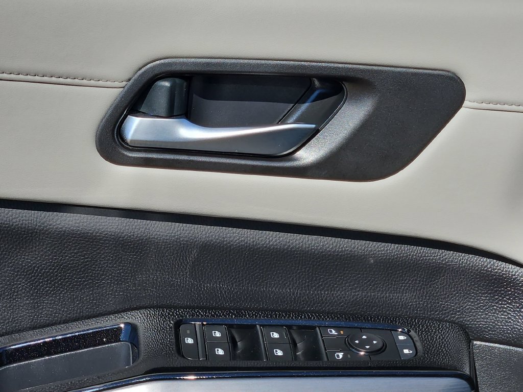 Used 2025 Nissan Pathfinder SL w/ SL Premium Package FWD image 15