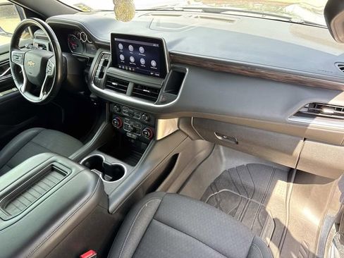 Used 2021 Chevrolet Suburban LS RWD image 19