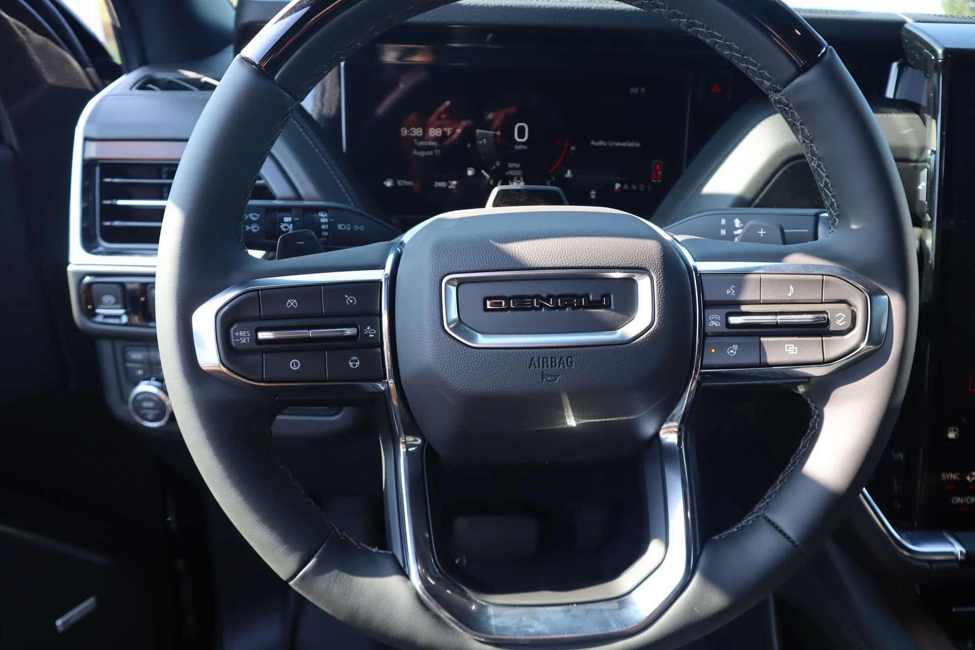 New 2026 GMC Yukon Denali w/ Denali Reserve Package AWD/4WD image 4