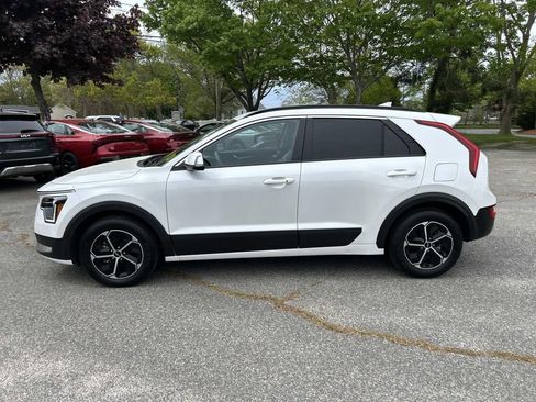 Certified 2025 Kia Niro EX FWD image 6