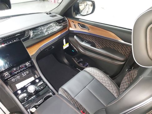 New 2025 Jeep Grand Cherokee L Summit image 11