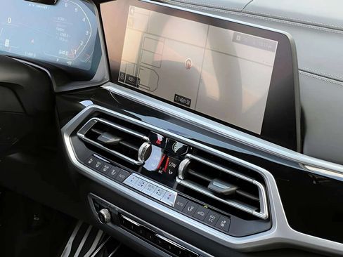 Used 2022 BMW X7 M50i AWD/4WD image 34
