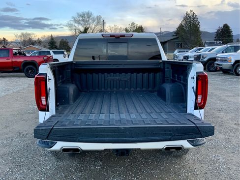 Used 2024 GMC Sierra 1500 AT4 w/ Technology Package image 17