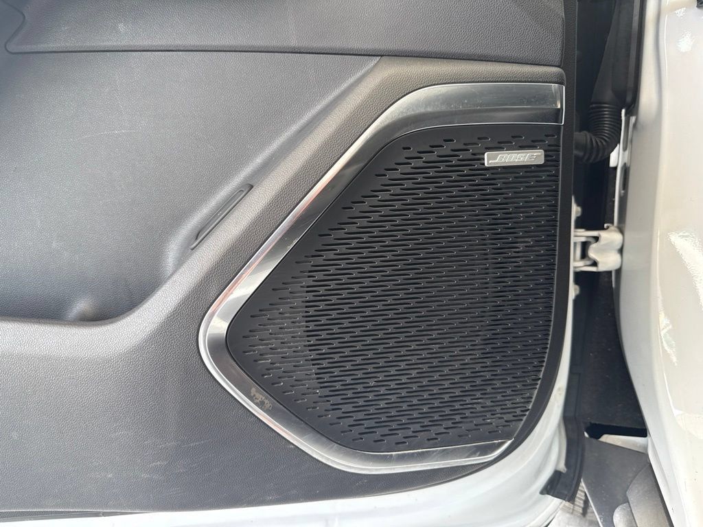 Used 2025 GMC Acadia Elevation FWD image 32