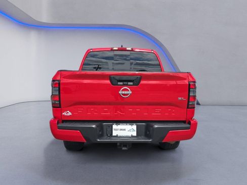 Used 2024 Nissan Frontier SL image 4