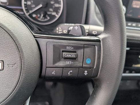 Used 2022 Nissan Rogue SV image 32