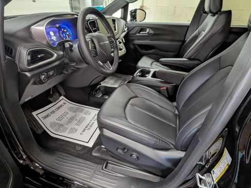 New 2026 Chrysler Pacifica Select image 13