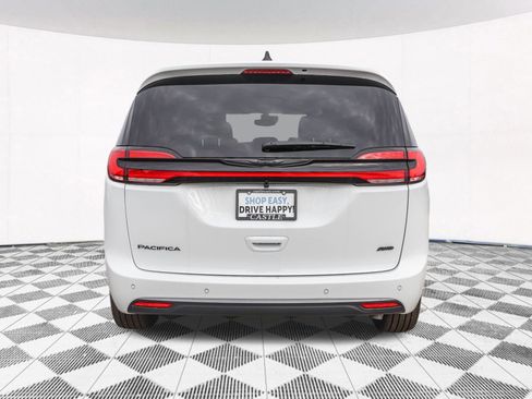 New 2026 Chrysler Pacifica Select image 16