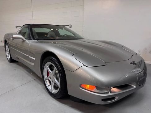 Used 2000 Chevrolet Corvette Coupe w/ Roof Pkg RWD image 1