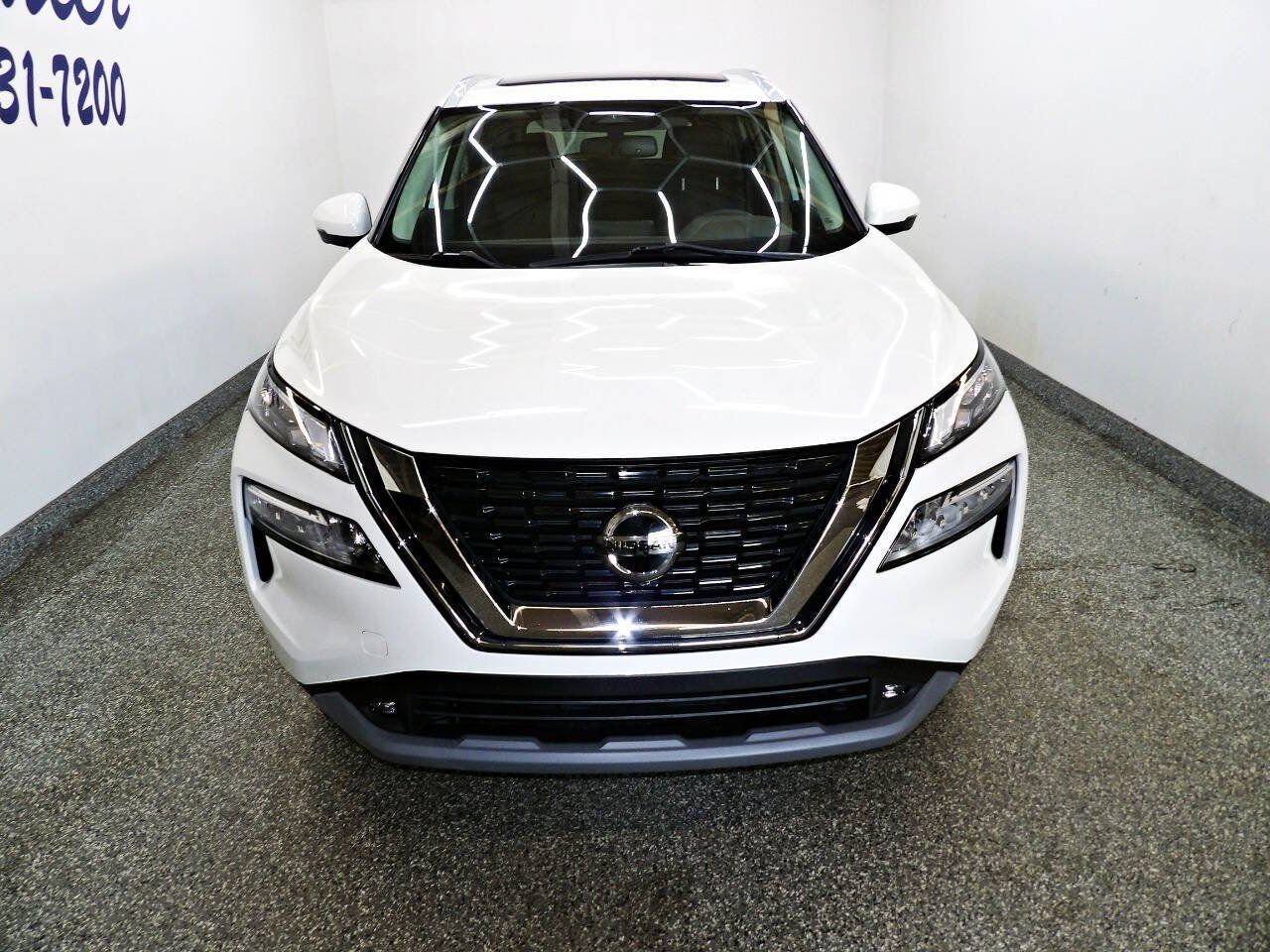 Used 2021 Nissan Rogue SL AWD/4WD image 2