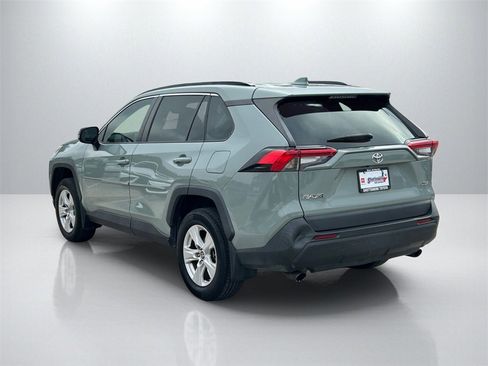 Used 2021 Toyota RAV4 XLE image 7