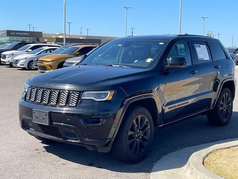 Used 2020 Jeep Grand Cherokee Altitude AWD/4WD image 3
