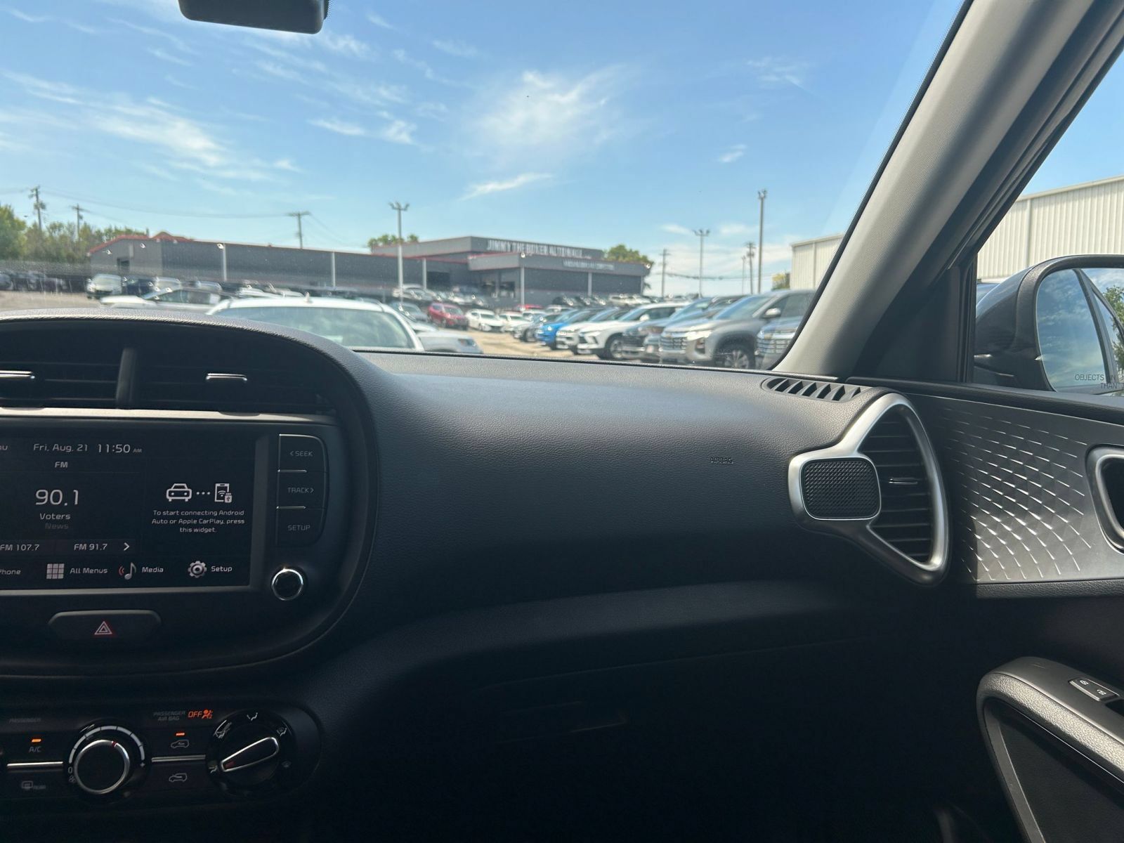 Used 2025 Kia Soul LX w/ LX Technology Package FWD image 29