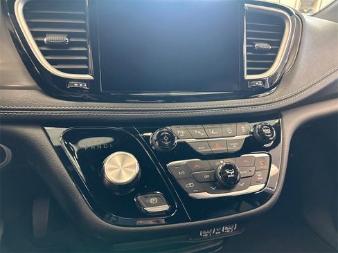New 2025 Chrysler Pacifica Select image 22