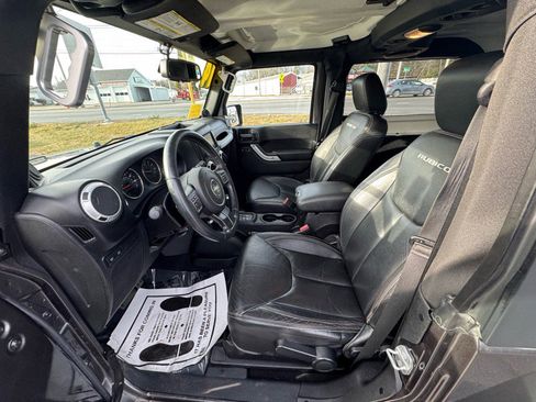 Used 2014 Jeep Wrangler Rubicon w/ Dual Top Group image 9