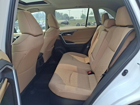 Certified 2021 Toyota RAV4 XLE w/ Convenience Package AWD/4WD image 10