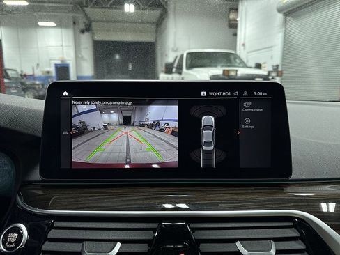 Used 2023 BMW 530i xDrive w/ Premium Package image 26