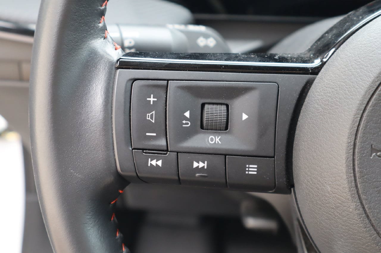 Used 2025 Nissan Kicks SR AWD/4WD image 12