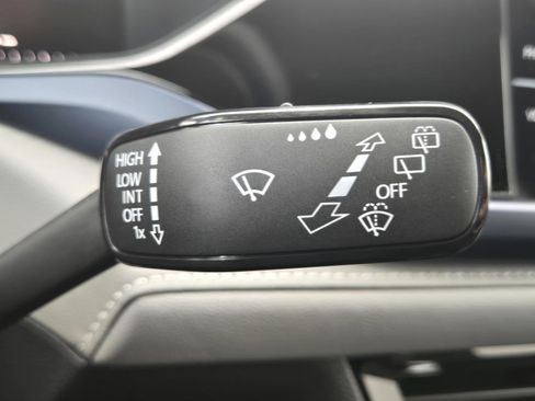 Used 2024 Volkswagen Taos SE image 17