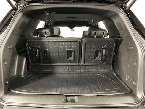 Used 2023 Chevrolet Traverse LT FWD image 40