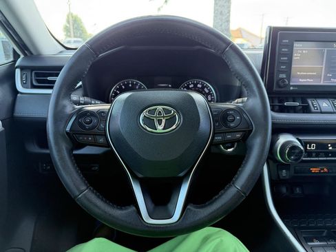Used 2022 Toyota RAV4 XLE Premium FWD image 23