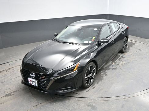 Used 2025 Nissan Altima 2.5 SR image 19