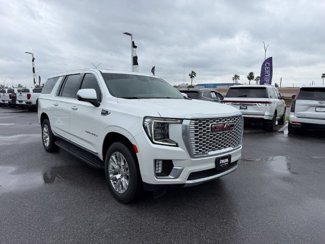 Used 2024 GMC Yukon XL Denali AWD/4WD image 3