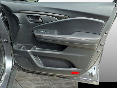 Used 2025 Honda Ridgeline TrailSport image 14