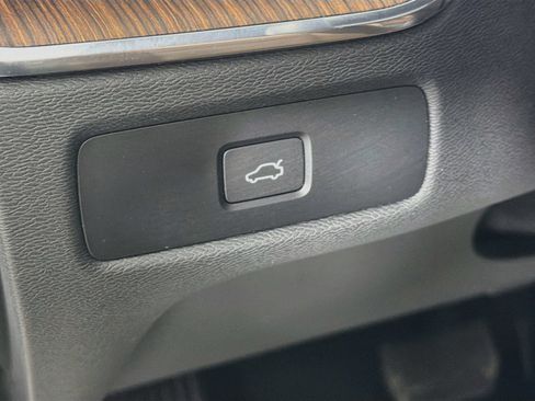 Certified 2024 Volvo XC60 B5 Plus AWD/4WD image 11