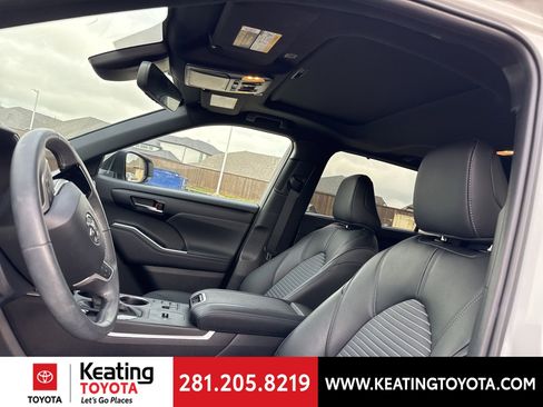 Certified 2024 Toyota Highlander XSE image 17