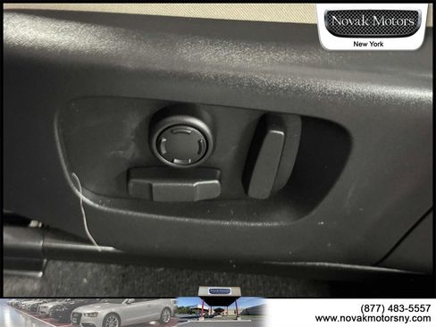 Used 2023 Land Rover Discovery Sport SE image 16