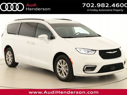 Used 2022 Chrysler Pacifica Touring-L w/ Uconnect Theater Family Group AWD/4WD image 1