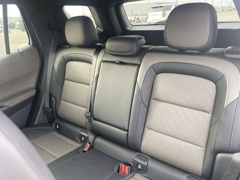 Used 2025 Chevrolet Equinox LT w/ Convenience Package II image 35