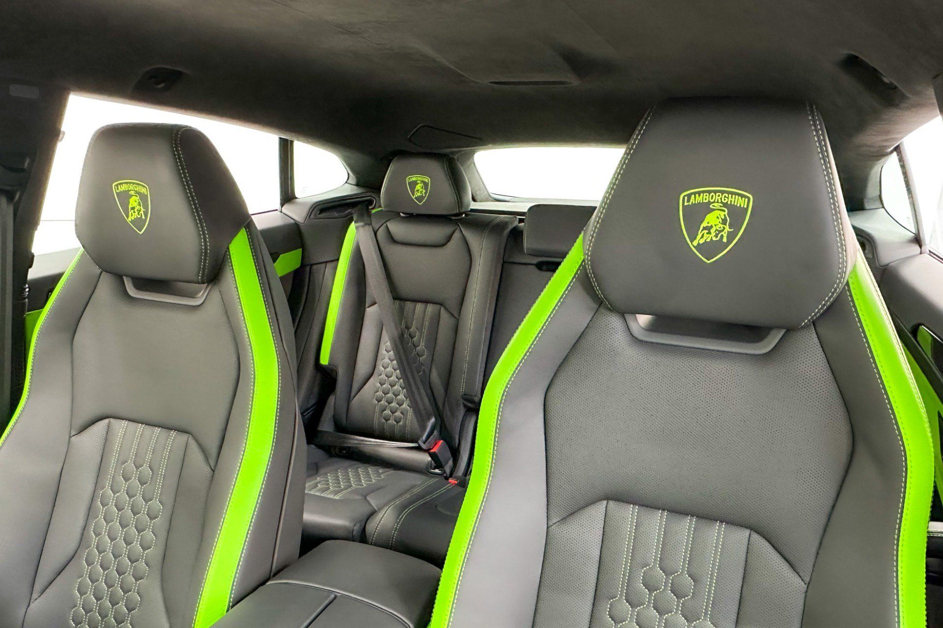 Used 2025 Lamborghini Urus SE AWD/4WD image 16