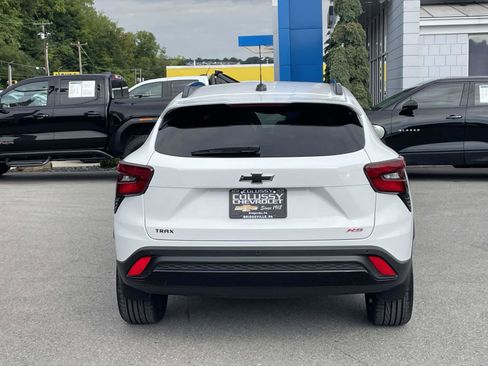 Used 2025 Chevrolet Trax RS w/ Driver Confidence Package FWD image 4