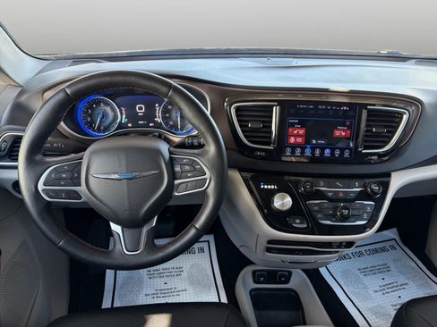 Used 2017 Chrysler Pacifica Touring-L Plus image 25