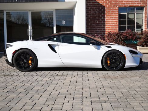 Used 2023 McLaren Artura image 3