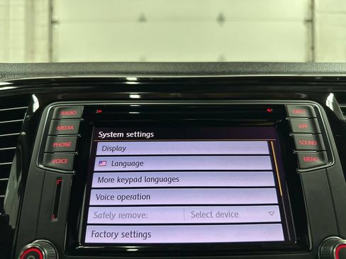 Used 2018 Volkswagen Beetle 2.0T FWD image 32